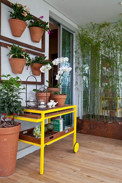 decoração de varanda pequena com plantas