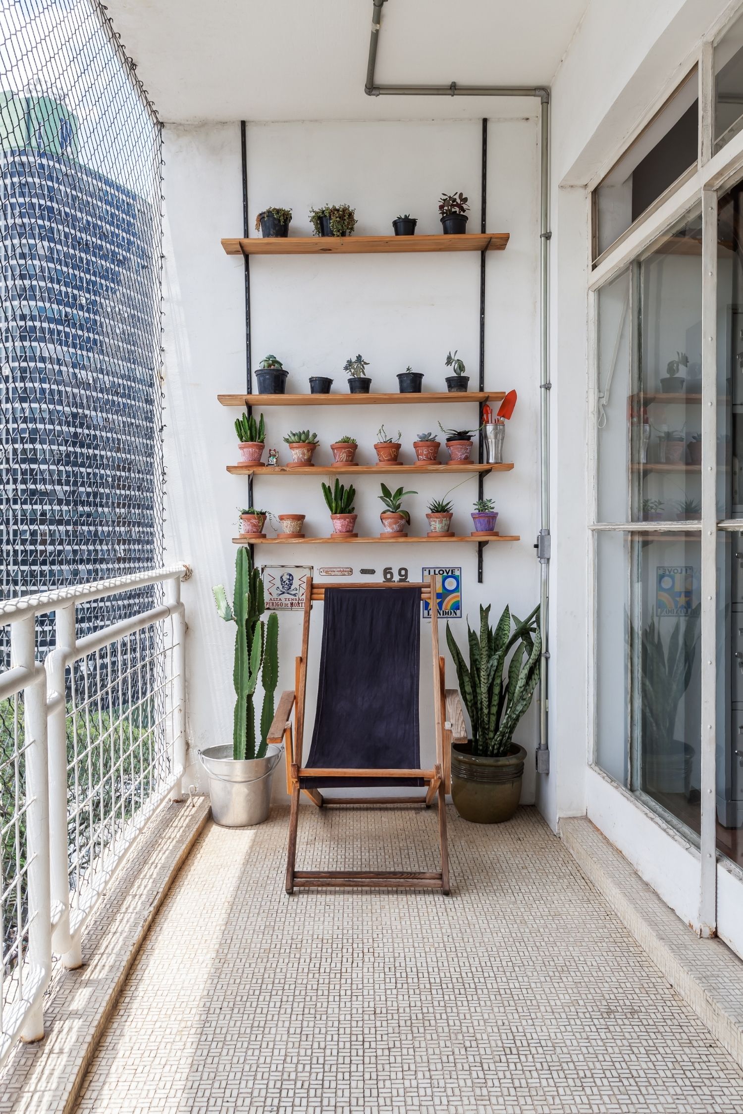 decoração de varanda pequena com plantas