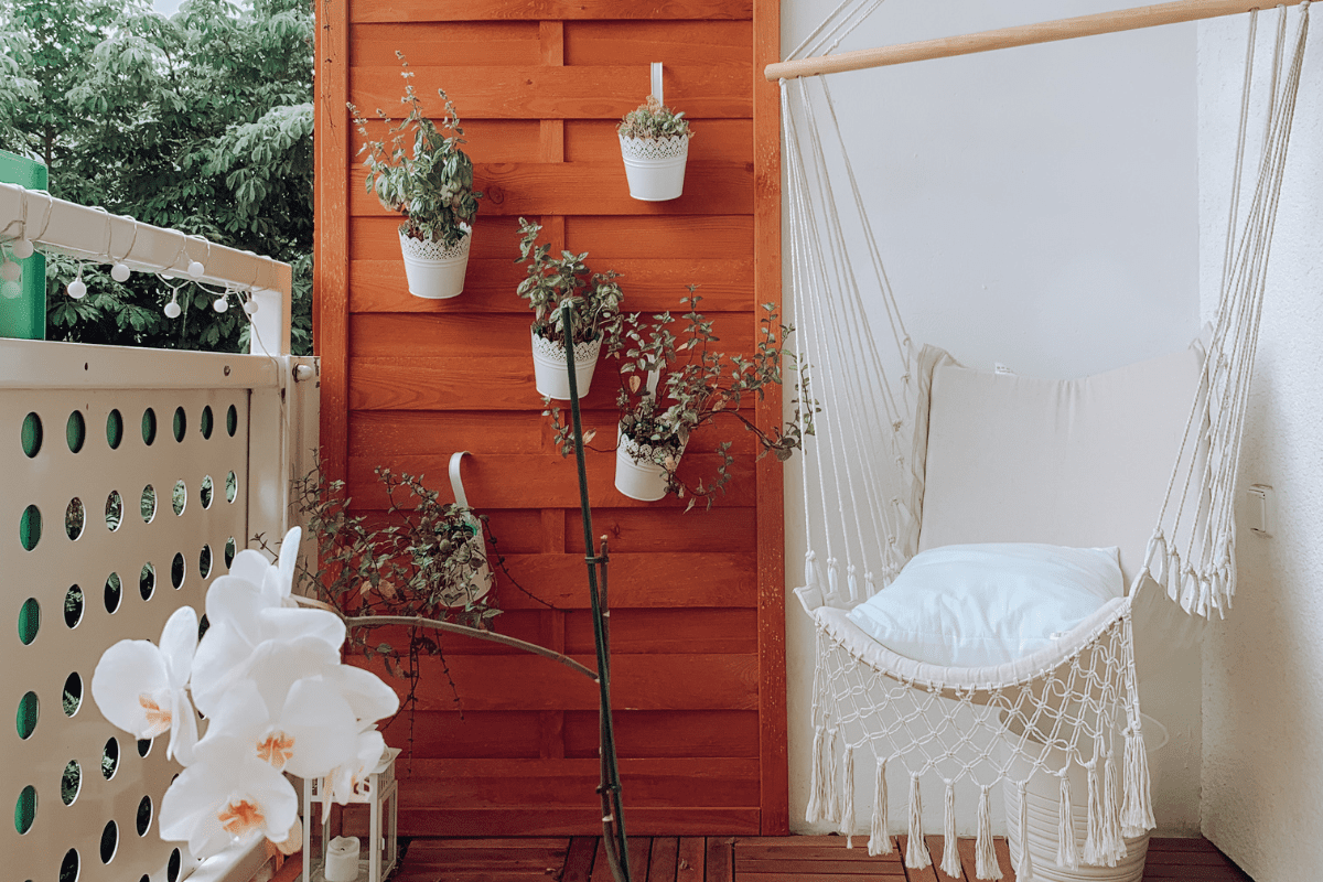 decoração de varanda pequena com plantas