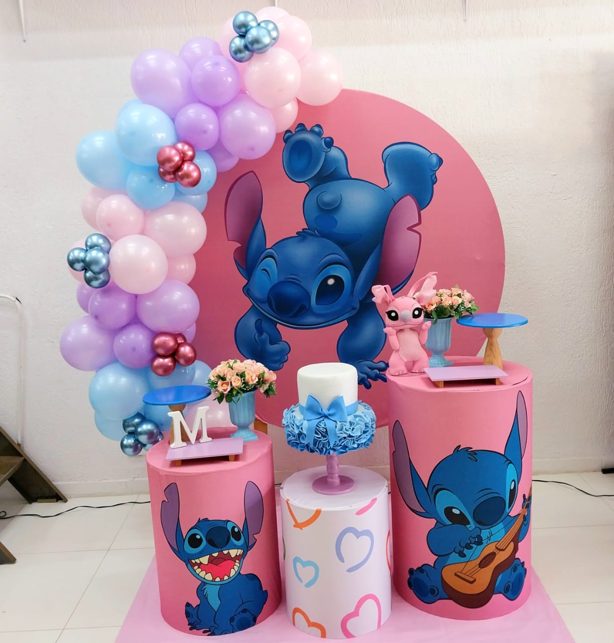 decoração stitch rosa e azul vs decoração stitch azul e branco