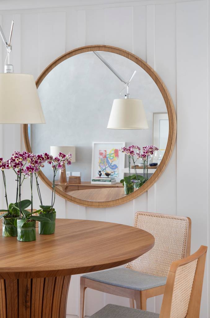 10 ideias de decoração de sala com espelho orgânico