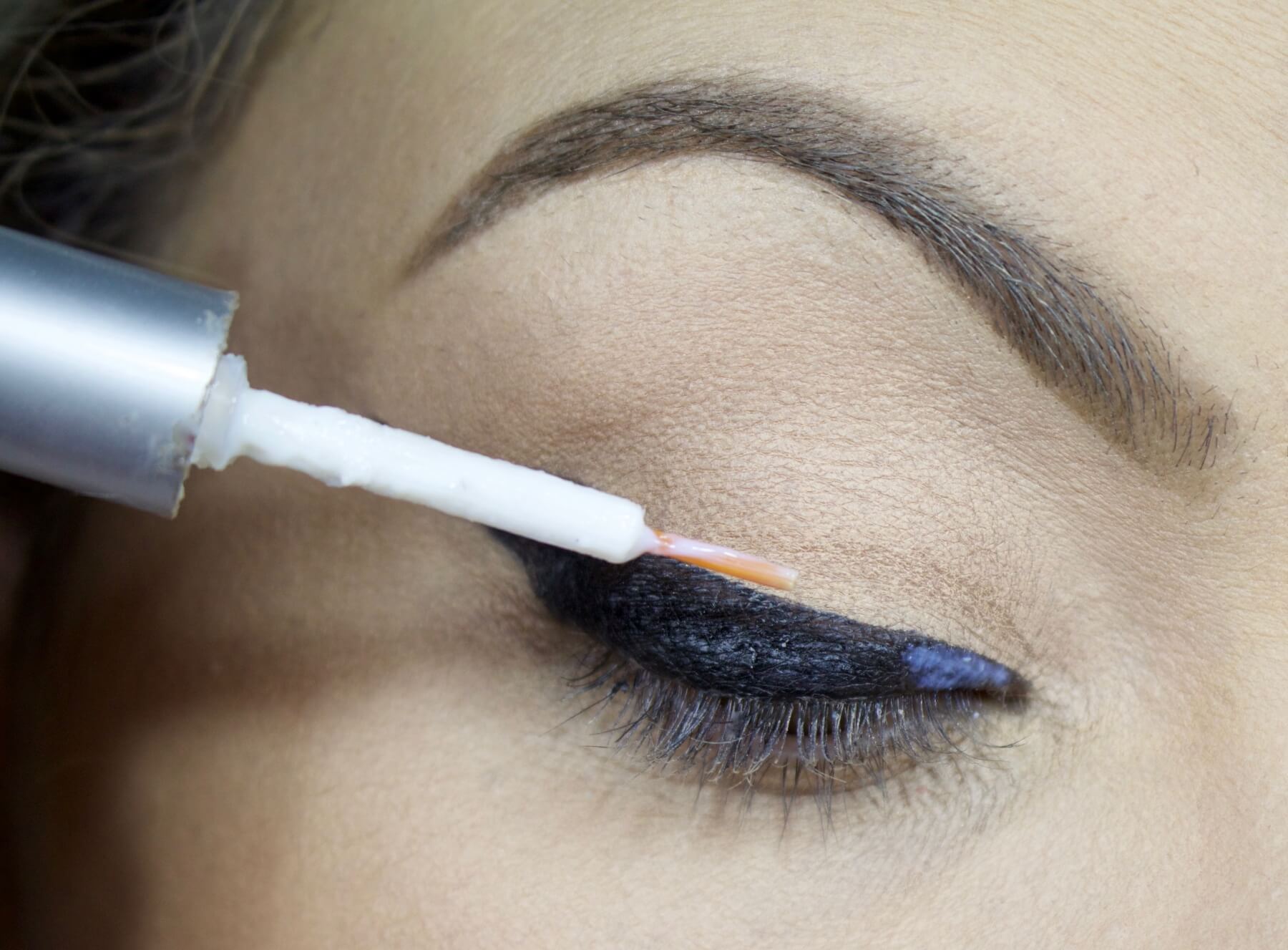 Guia Completo: Como Aplicar Delineador Glitter Sem Erro