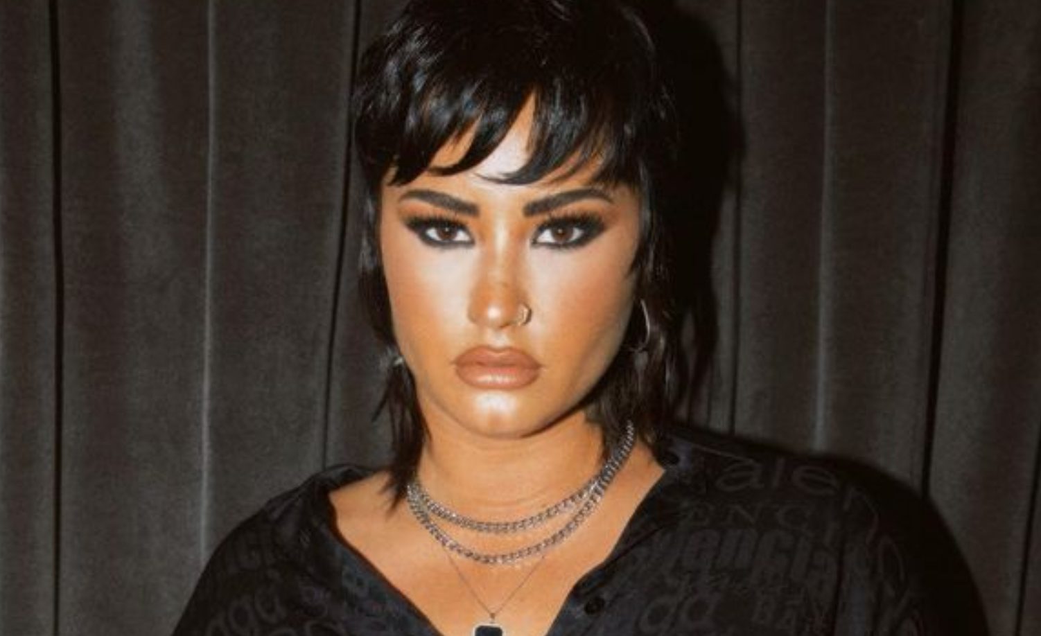 Short Bob: O estilo elegante de Demi Lovato para um visual moderno