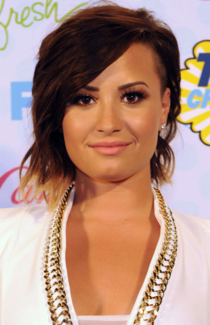 Além da estética: O impacto psicológico do cabelo curto para Demi Lovato