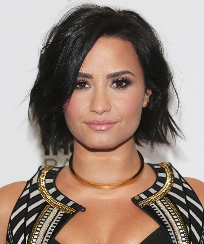 Short Bob: O estilo elegante de Demi Lovato para um visual moderno