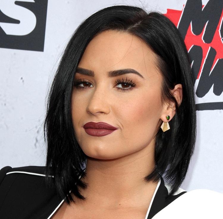 demi lovato cabelo curto