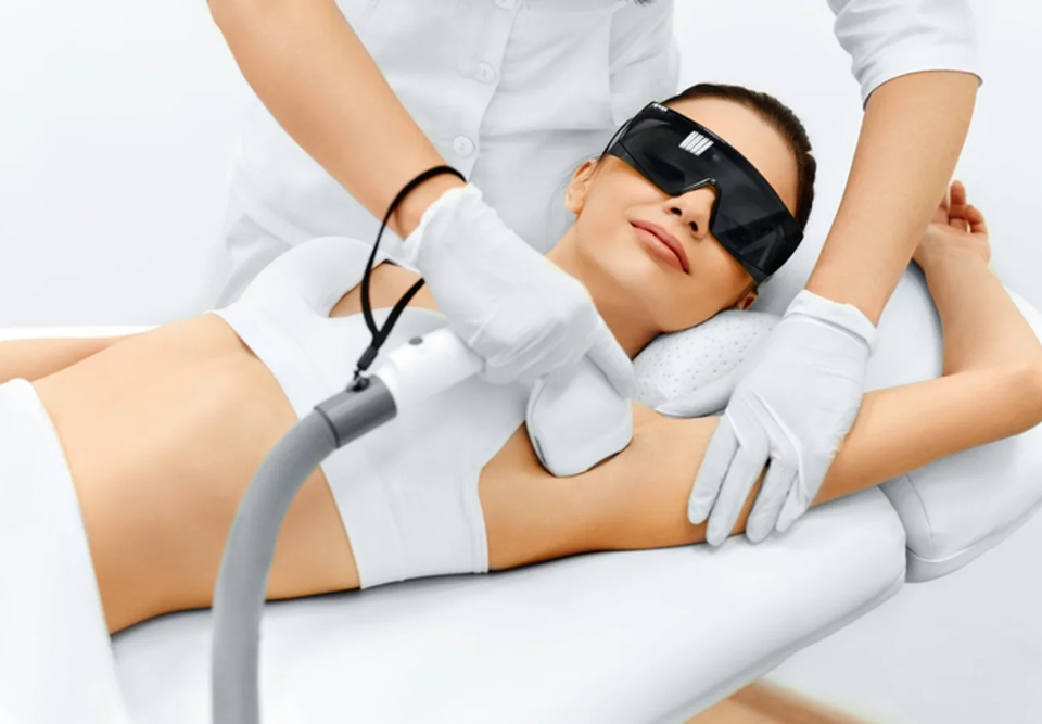 Depilação com Pinça vs. Depilação com Cera: Qual a Melhor Opção?