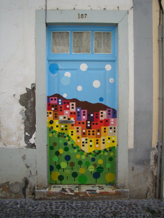 Desenhos geométricos e boho para portas: tendências e tutoriais