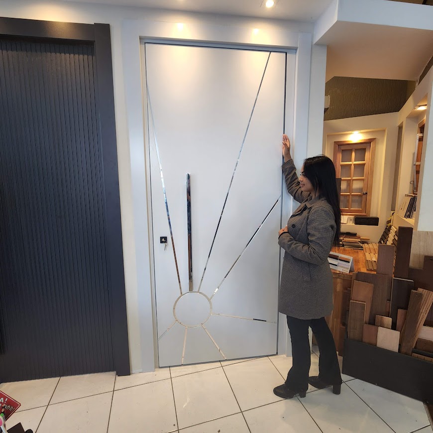 Guia completo de adesivos de vinil para portas: instalação e durabilidade