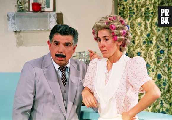 5 ideias de títulos:
1. A História de Amor de Dona Florinda e Professor Girafales: Mais do que Café e Flores.
2. Curiosidades Inéditas sobre o Romance de Dona Florinda e Professor Girafales.
3. O Legado do Casal Dona Florinda e Professor Girafales no Chaves.
4. Analisando a Dinâmica do Relacionamento de Dona Florinda e Professor Girafales.
5. Polêmicas e Fatos Pouco Conhecidos sobre Dona Florinda e Professor Girafales.