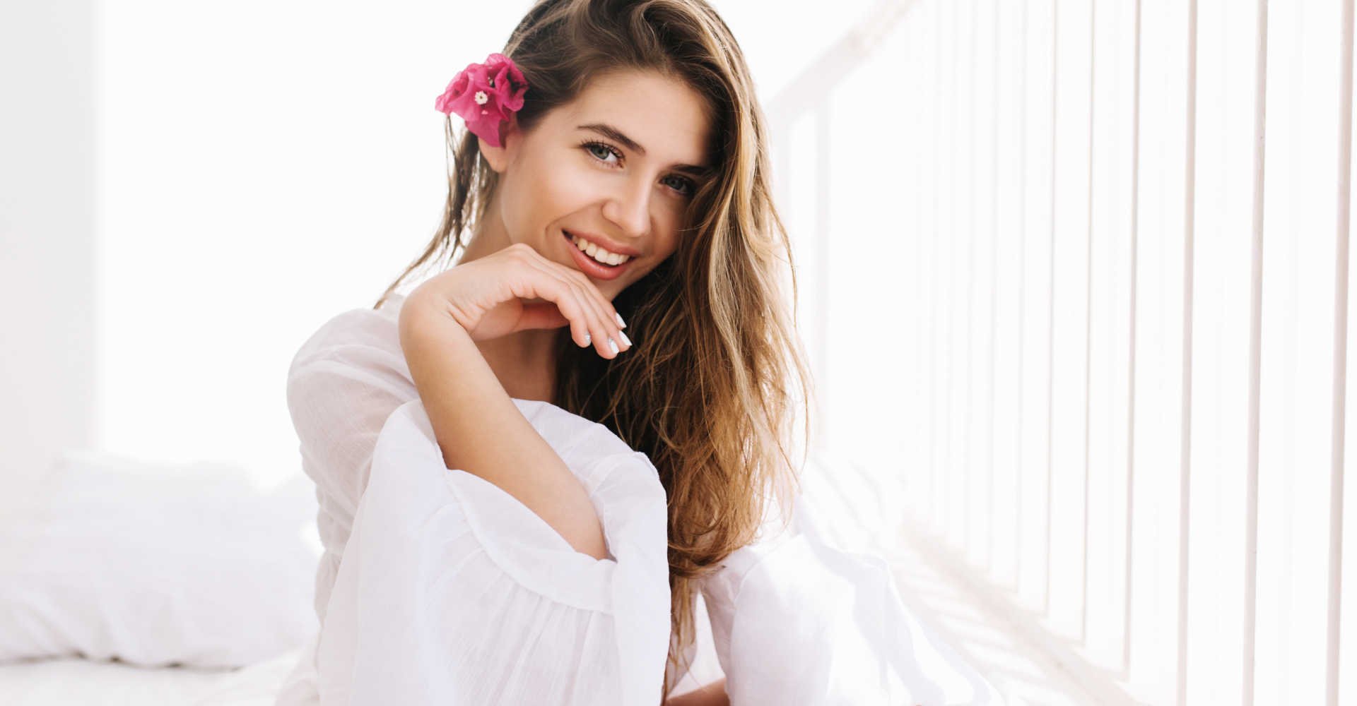 A relação entre dormir com cabelo molhado e problemas no couro cabeludo