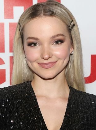 A Ascensão de Dove Cameron: De Estrela Disney a Ícone Pop; Noivado e Vida Pessoal: O Romance de Dove Cameron e Damiano David; Além da Disney: Os Novos Projetos de Atuação de Dove Cameron; Dove Cameron na Música: O Sucesso de 'Alchemical' e Singles Marcantes; Estilo e Identidade: A Evolução de Moda e a Bissexualidade de Dove Cameron