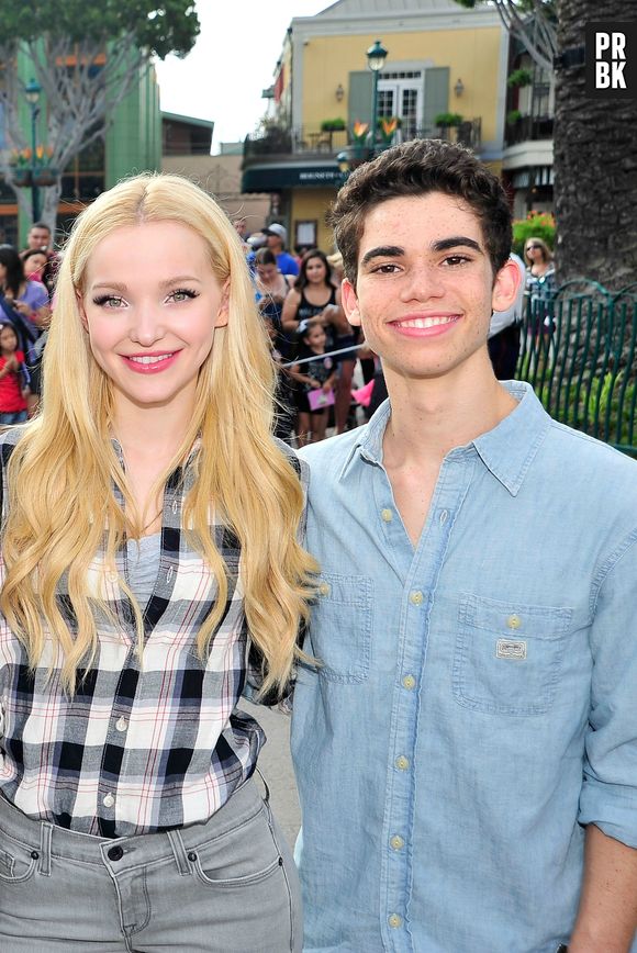 A Ascensão de Dove Cameron: De Estrela Disney a Ícone Pop; Noivado e Vida Pessoal: O Romance de Dove Cameron e Damiano David; Além da Disney: Os Novos Projetos de Atuação de Dove Cameron; Dove Cameron na Música: O Sucesso de 'Alchemical' e Singles Marcantes; Estilo e Identidade: A Evolução de Moda e a Bissexualidade de Dove Cameron