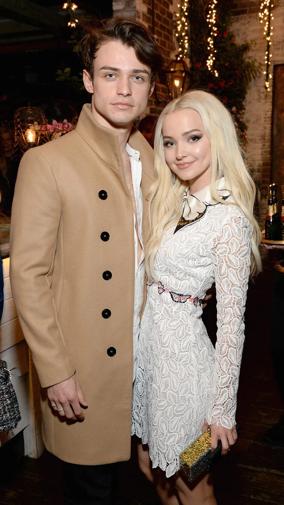 A Ascensão de Dove Cameron: De Estrela Disney a Ícone Pop; Noivado e Vida Pessoal: O Romance de Dove Cameron e Damiano David; Além da Disney: Os Novos Projetos de Atuação de Dove Cameron; Dove Cameron na Música: O Sucesso de 'Alchemical' e Singles Marcantes; Estilo e Identidade: A Evolução de Moda e a Bissexualidade de Dove Cameron