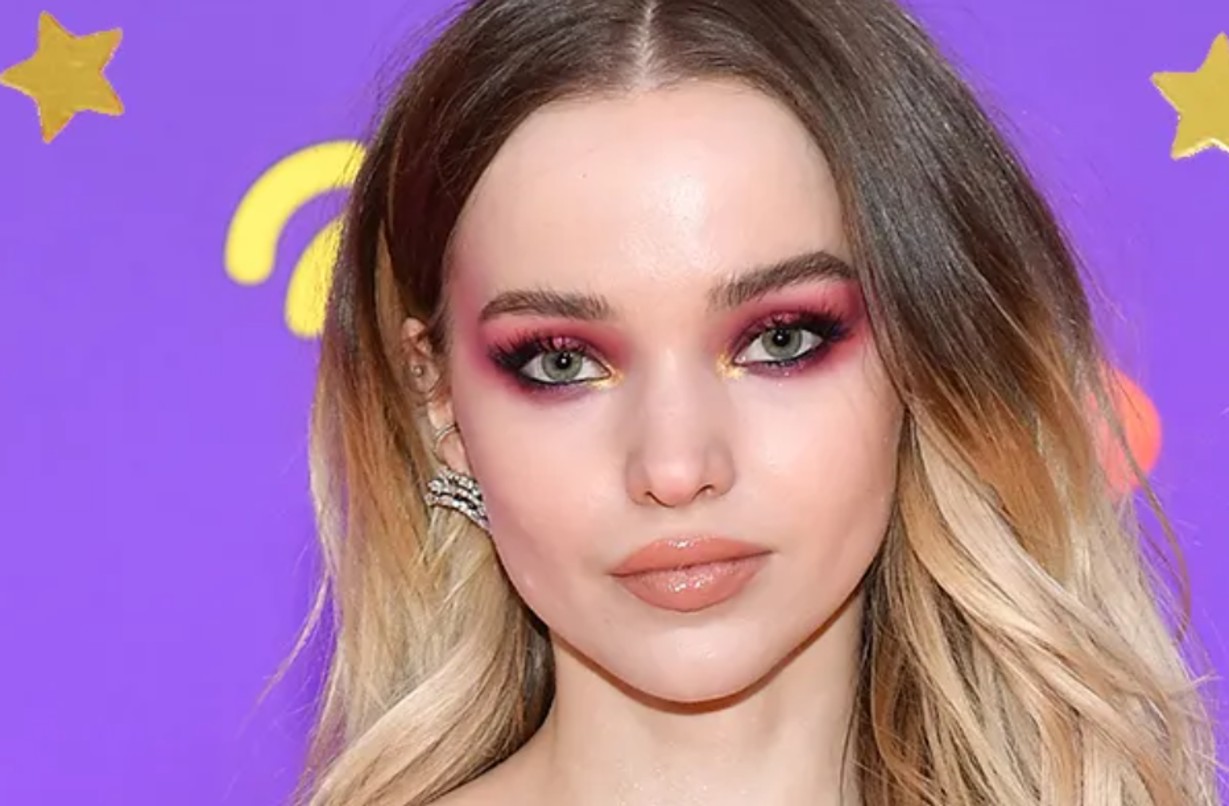 A Ascensão de Dove Cameron: De Estrela Disney a Ícone Pop; Noivado e Vida Pessoal: O Romance de Dove Cameron e Damiano David; Além da Disney: Os Novos Projetos de Atuação de Dove Cameron; Dove Cameron na Música: O Sucesso de 'Alchemical' e Singles Marcantes; Estilo e Identidade: A Evolução de Moda e a Bissexualidade de Dove Cameron