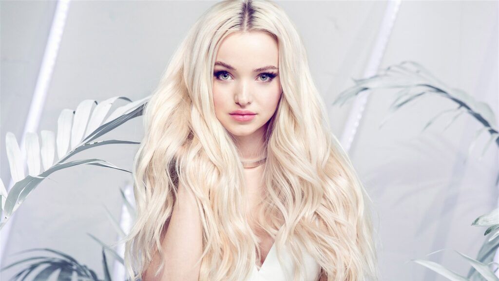 A Ascensão de Dove Cameron: De Estrela Disney a Ícone Pop; Noivado e Vida Pessoal: O Romance de Dove Cameron e Damiano David; Além da Disney: Os Novos Projetos de Atuação de Dove Cameron; Dove Cameron na Música: O Sucesso de 'Alchemical' e Singles Marcantes; Estilo e Identidade: A Evolução de Moda e a Bissexualidade de Dove Cameron