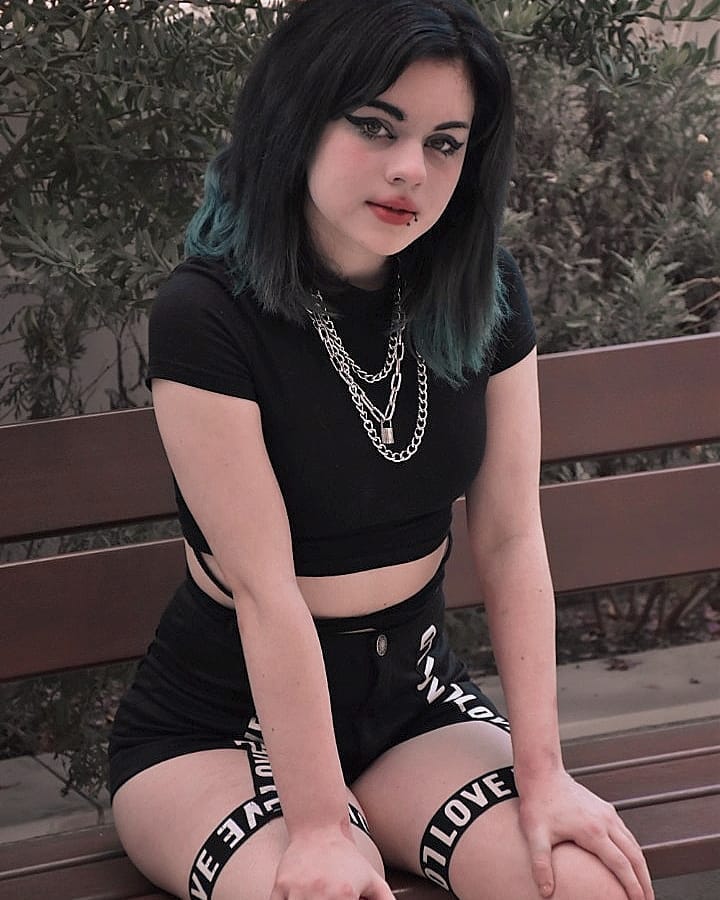 Como Adotar o Estilo E-girl: Dicas Práticas para o Seu Visual