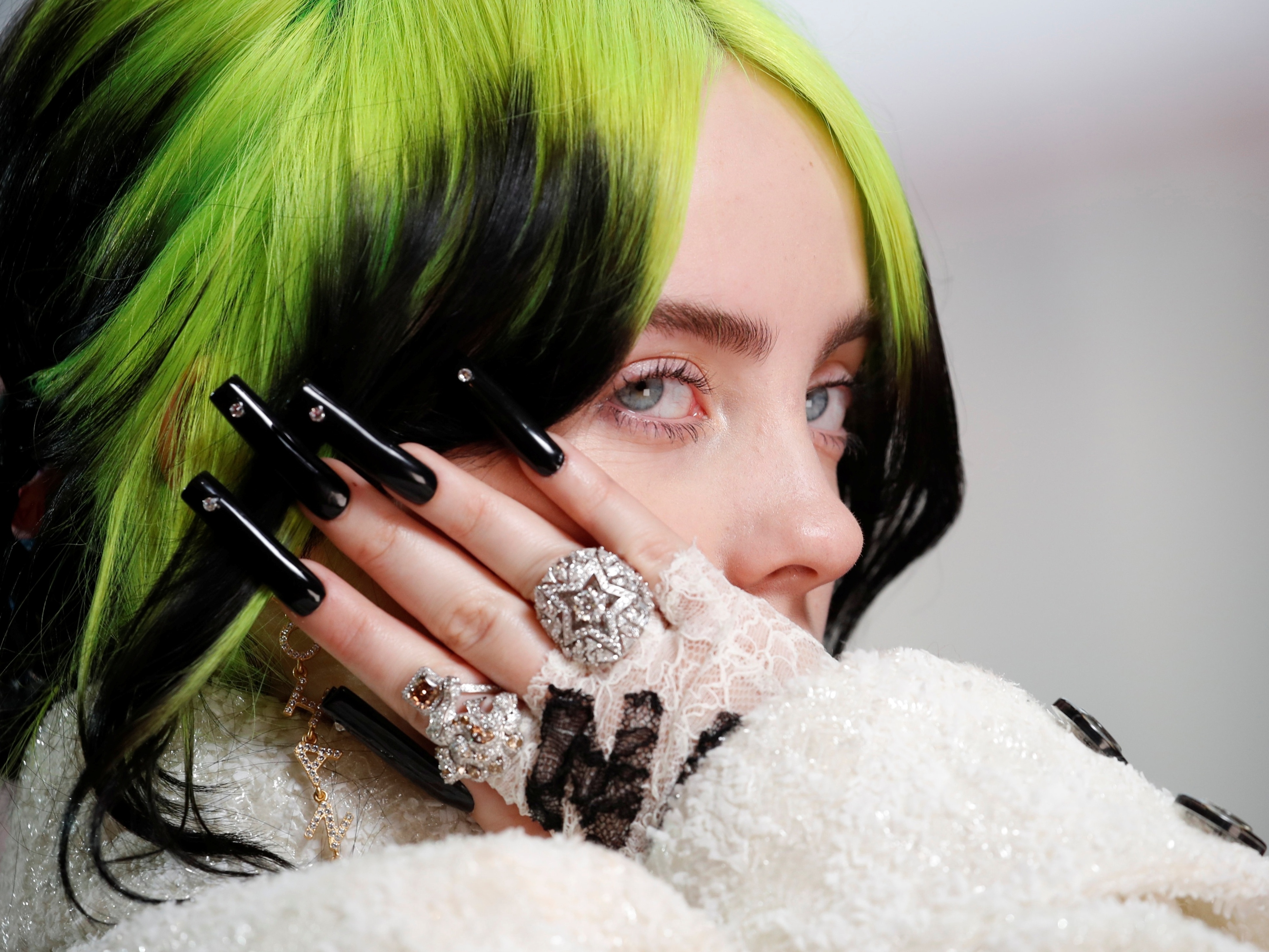 E-girl na Cultura Pop: Influências de Anime, K-pop e Grunge