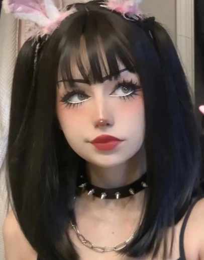 A Evolução da E-girl: De Insulto Gamer a Fenômeno da Internet