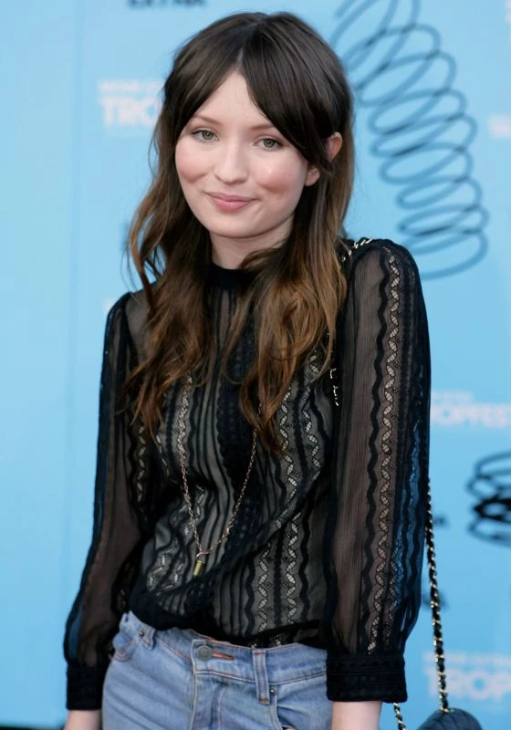 Os Papéis Mais Desafiadores de Emily Browning no Cinema e na TV