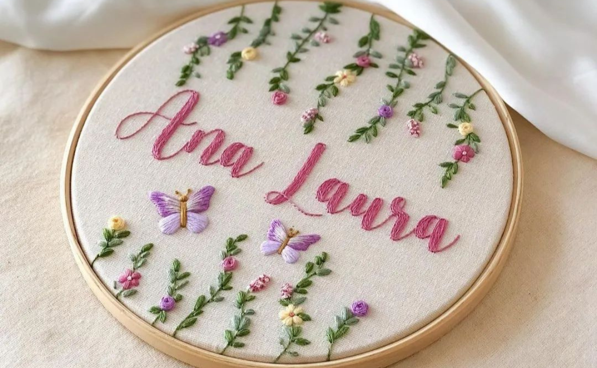 5 ideias de títulos:
1. Enfeite de Porta Maternidade: Tendências e Modelos para 2026
2. Como Escolher o Tamanho Perfeito para o Seu Enfeite de Porta Maternidade
3. Guia Completo: Materiais e Estilos de Enfeites de Porta Maternidade
4. Decoração de Maternidade: A Cor Rose e a Natureza em Alta
5. Onde Comprar Enfeites de Porta Maternidade: Marketplaces e Ateliês