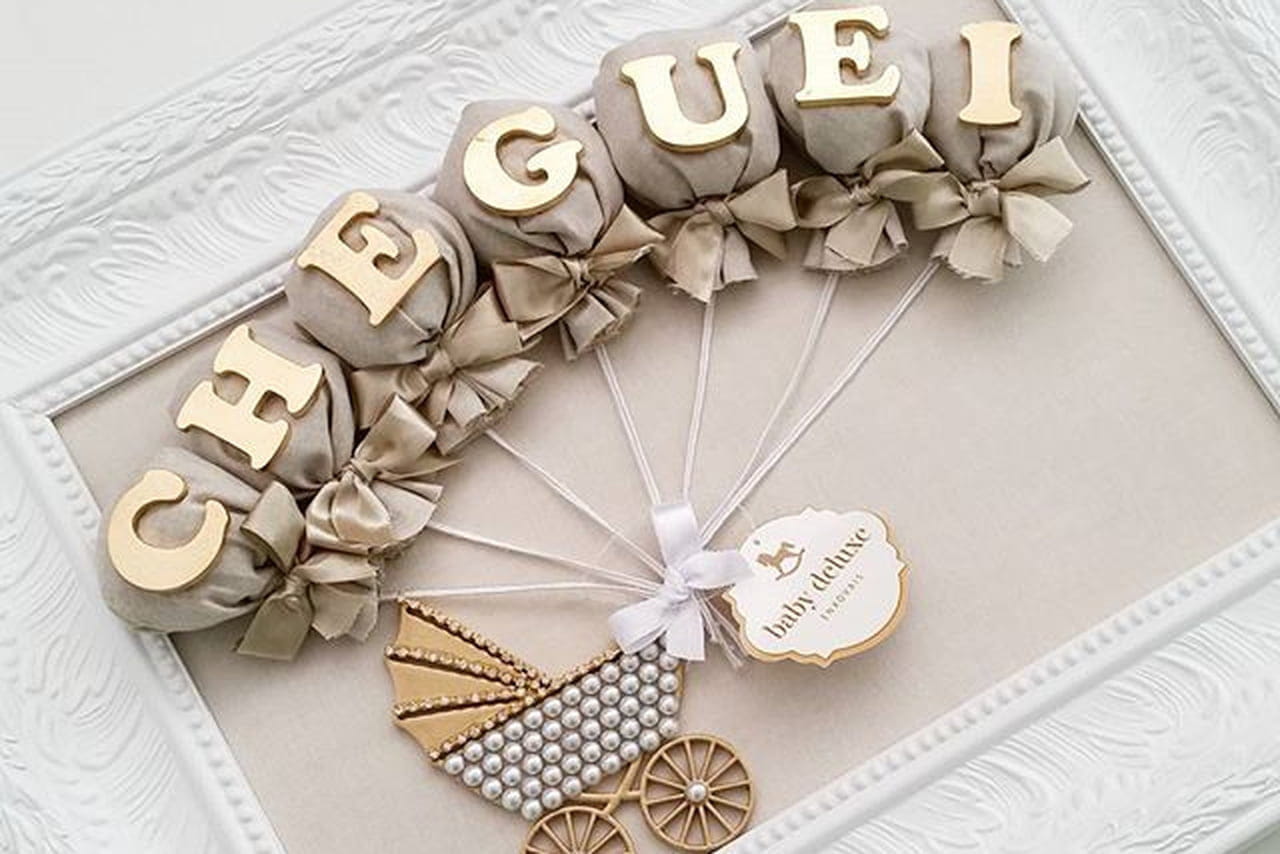 5 ideias de títulos:
1. Enfeite de Porta Maternidade: Tendências e Modelos para 2026
2. Como Escolher o Tamanho Perfeito para o Seu Enfeite de Porta Maternidade
3. Guia Completo: Materiais e Estilos de Enfeites de Porta Maternidade
4. Decoração de Maternidade: A Cor Rose e a Natureza em Alta
5. Onde Comprar Enfeites de Porta Maternidade: Marketplaces e Ateliês