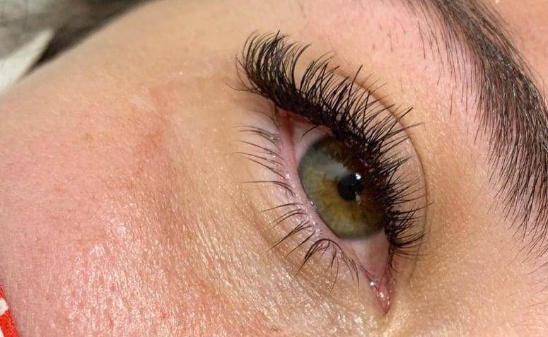 erros comuns alongamento cilios hibrido