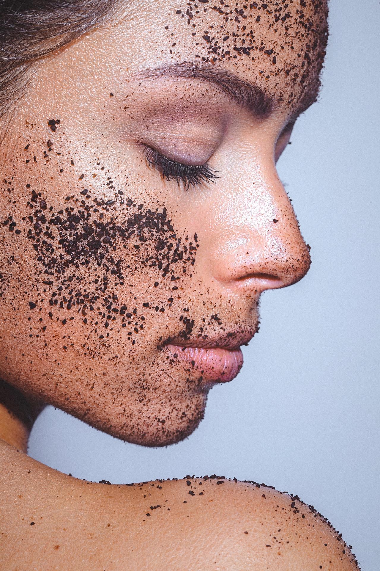 Antioxidantes na Pele: O Poder do Café e Outros Ingredientes Naturais