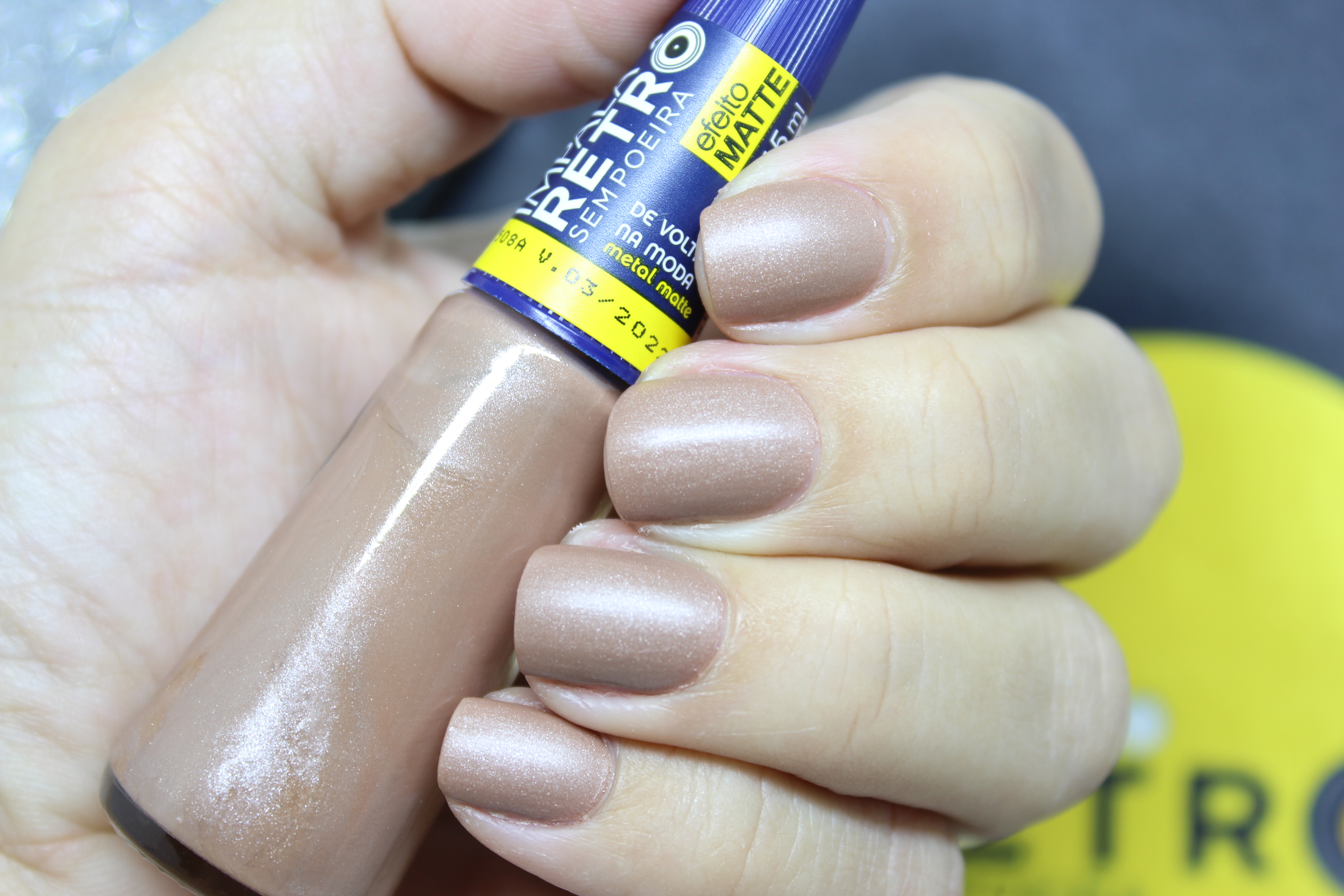 5 ideias de títulos:
1. A Nostalgia em Vidrinhos: As Cores de Esmalte que Definiram Gerações.
2. De Volta aos Anos 90: Esmaltes Icônicos que Estão Reinando Novamente.
3. Marcas de Esmalte que Deixaram Saudade: Onde Encontrar Tesouros Perdidos?
4. A Evolução das Unhas: Como as Cores de Esmalte Mudaram ao Longo das Décadas.
5. Guia Completo: Descubra e Relembre os Esmaltes Clássicos do Brasil.