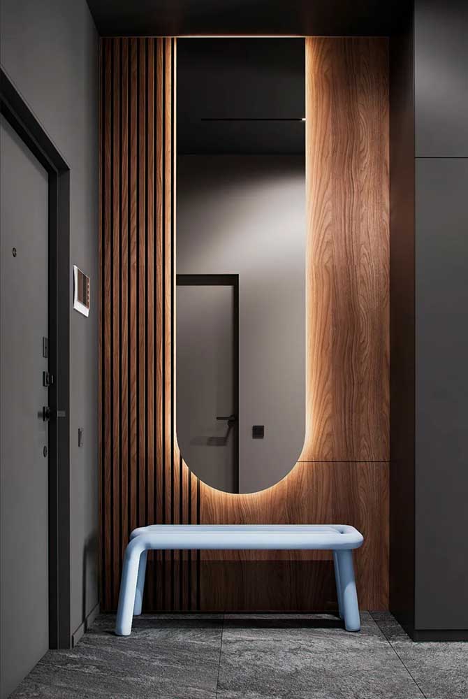 espelho na porta de entrada