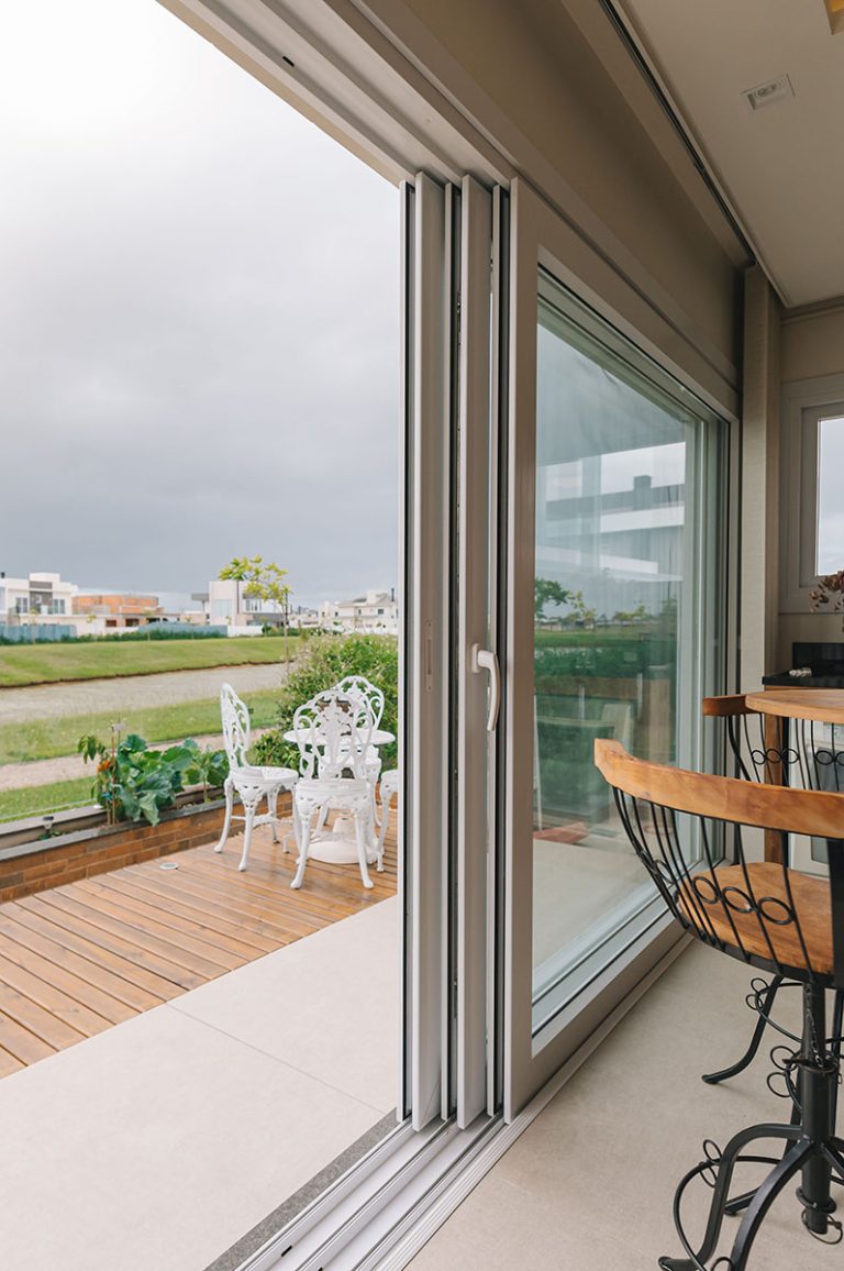 PVC ou Alumínio: Qual o Melhor Custo-Benefício para sua Obra?