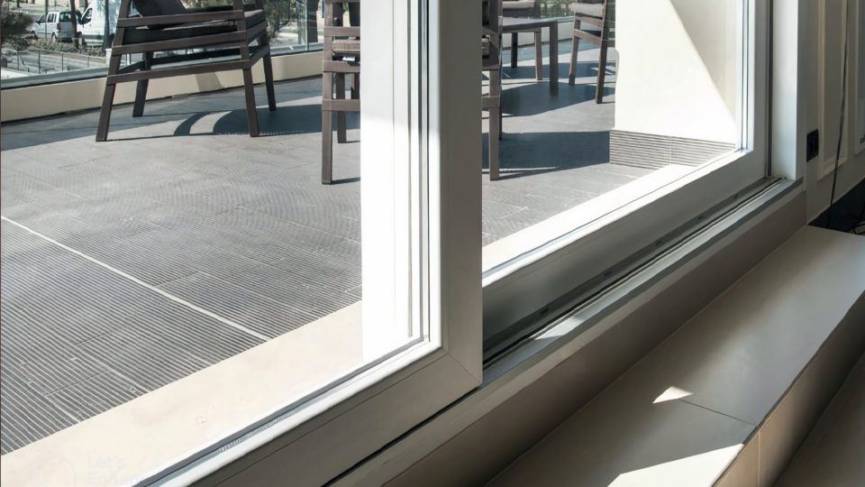 Esquadrias de PVC: Ideal para Litoral e Regiões Úmidas