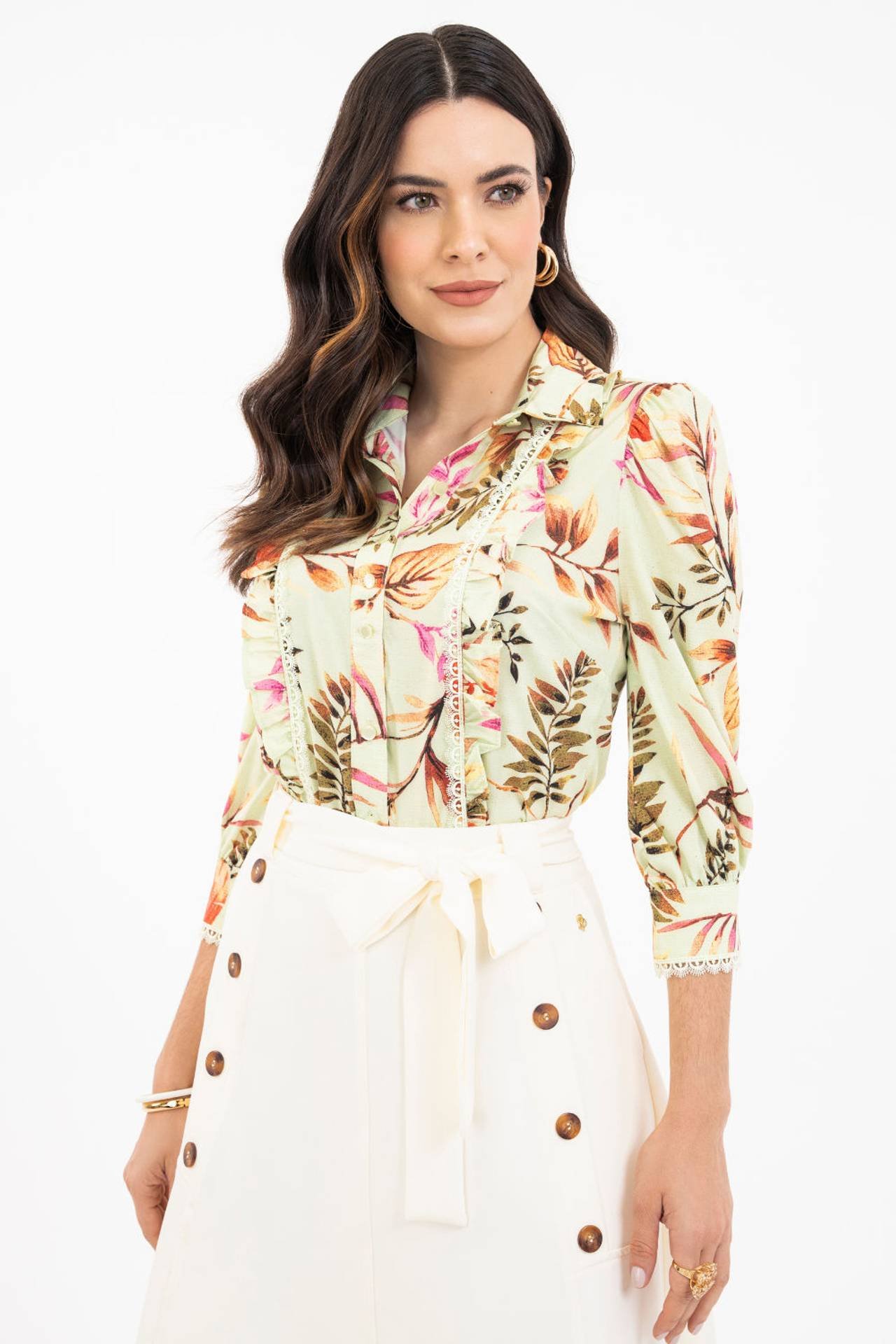 5 ideias de títulos:
1. Estampas Florais: O Guia Completo para o Alto Verão 2026
2. Do Clássico ao Maxi: Descubra os Tipos de Estampas Florais
3. Como Usar Estampas Florais com Elegância em Qualquer Ocasião
4. Tendências Florais para 2026: Cores e Estilos que Vão Dominar
5. Equilíbrio e Sofisticação: Dicas Essenciais para Looks Florais