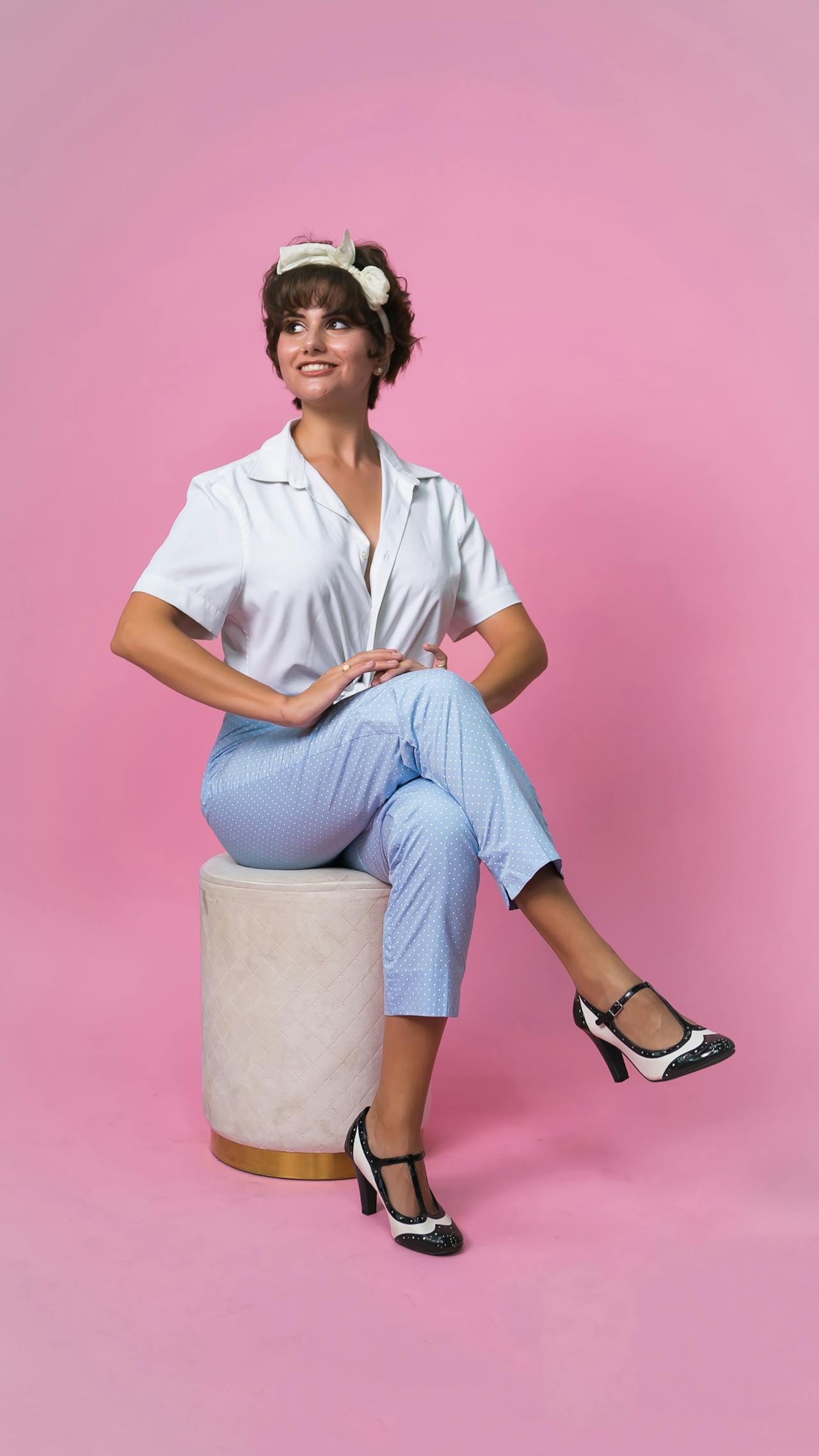 Como recriar o look dos anos 60 com peças modernas