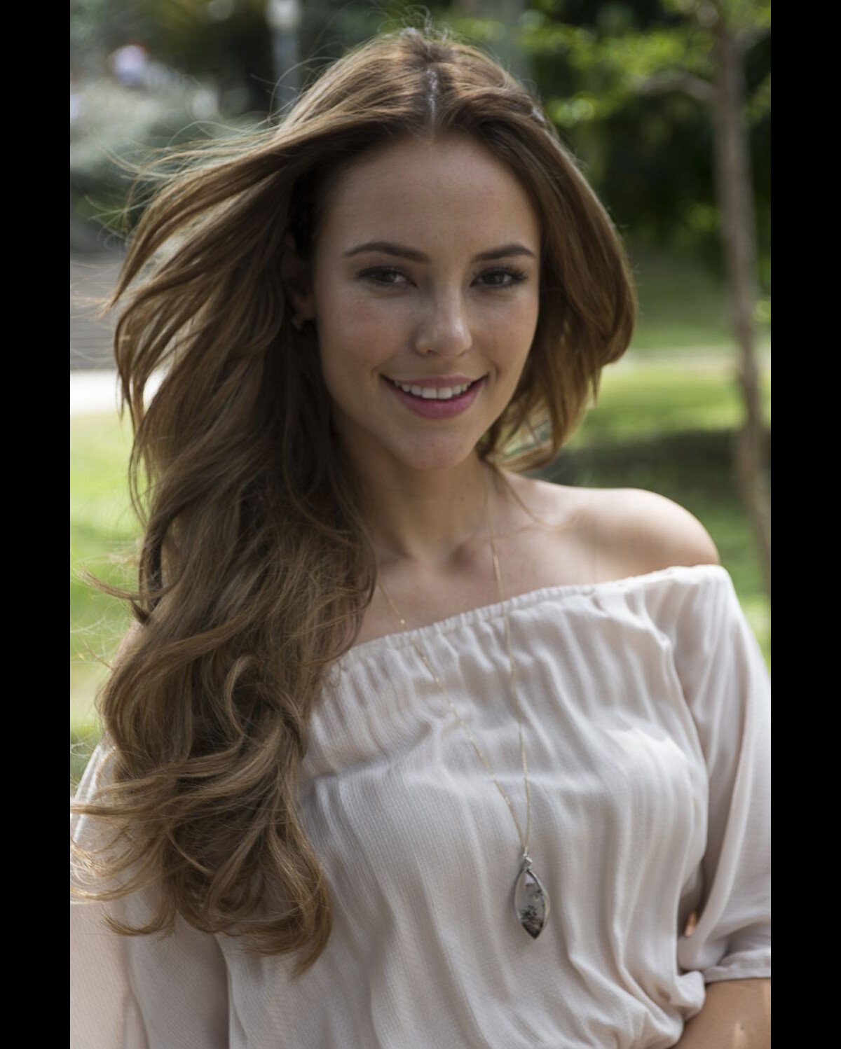 Cabelo loiro dourado da Paolla Oliveira: Dicas para ter ondas naturais