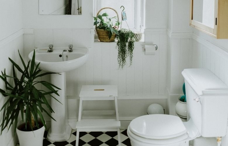 5 ideias de títulos: 1. Os 7 Estilos de Banheiro que Vão Dominar 2025. 2. Banheiro dos Sonhos: Do Minimalista ao Boho Chic. 3. Tendências de Banheiro: Cores