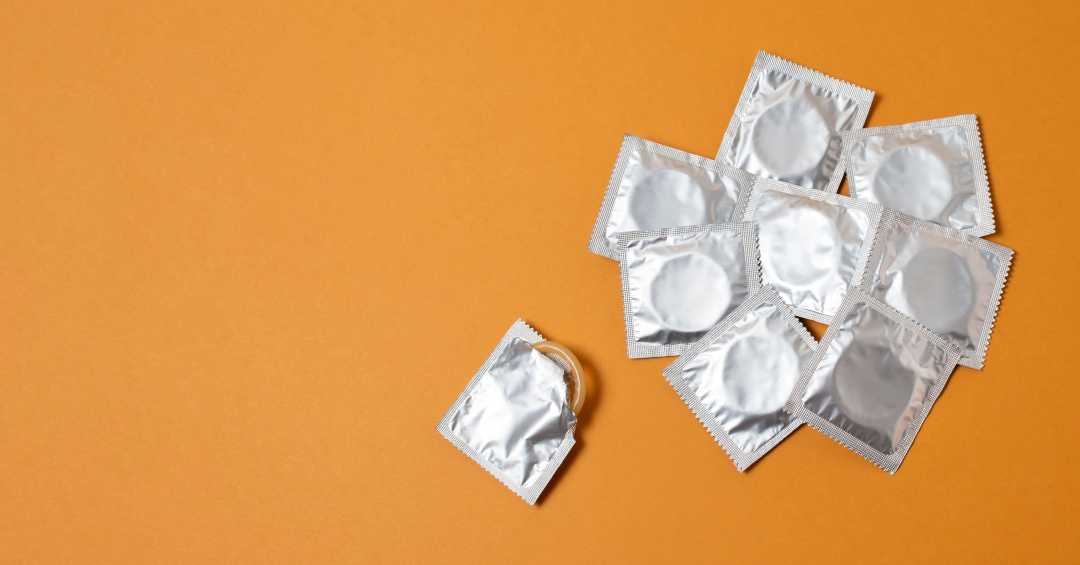 1. Entenda os diferentes tipos de exames para ISTs e o que cada um detecta.
2. Quando é o momento ideal para realizar exames de ISTs?
3. Onde encontrar locais para testagem de ISTs: SUS vs. Rede Privada.
4. A importância do check-up anual para a detecção de ISTs assintomáticas.
5. Janela imunológica: O que é e por que é crucial para os exames de ISTs.