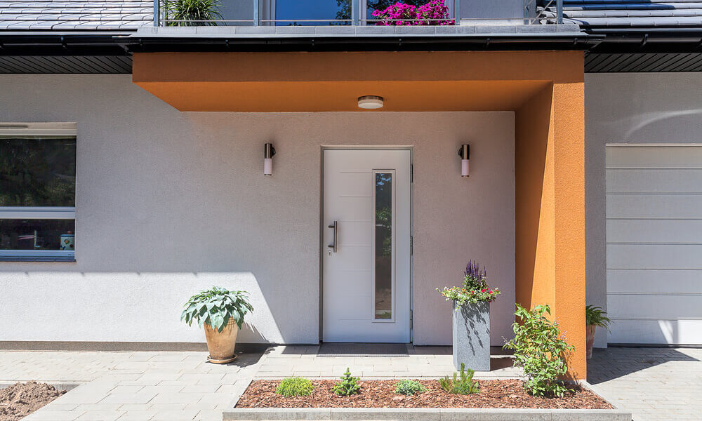 fachada de casa simples com varanda