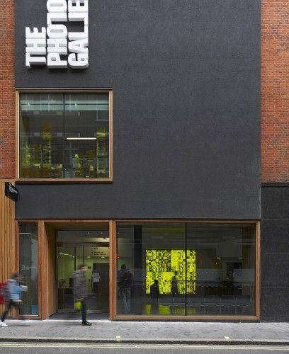 Manutenção Essencial para Fachadas Pretas: Limpeza e Escolha da Tinta Certa