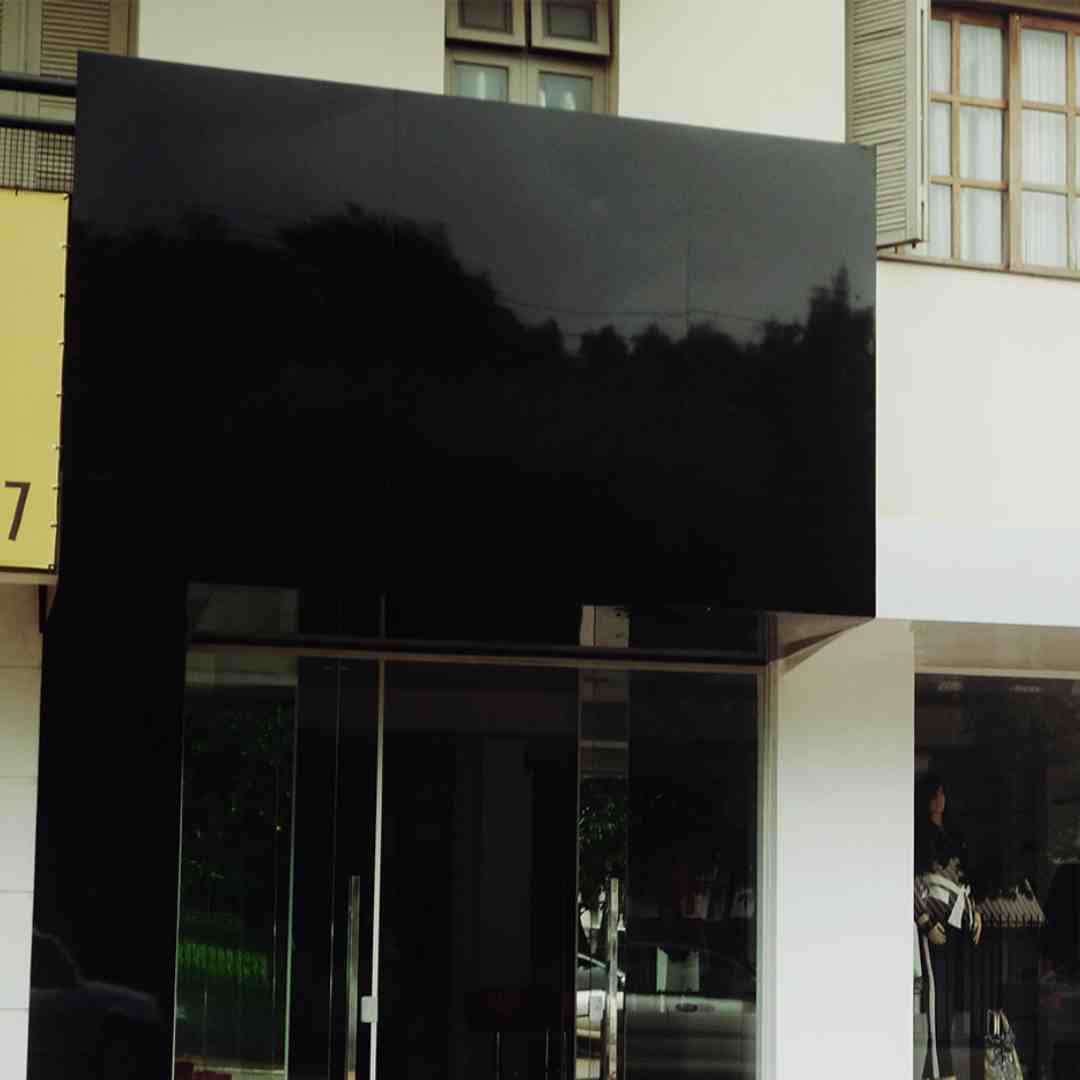 fachada preta