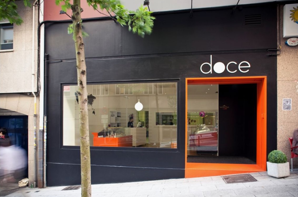 Manutenção Essencial para Fachadas Pretas: Limpeza e Escolha da Tinta Certa