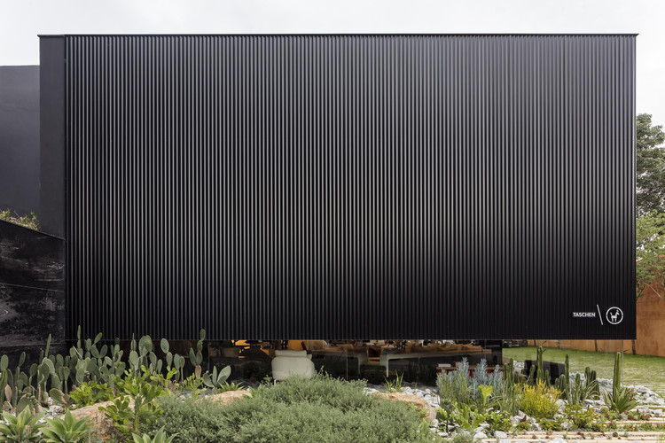 Subtons de Preto na Arquitetura: Grafite