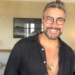 uma Carreira Multifacetada.
4. O Lado Filantrópico de Fernando Torquatto: Impacto Social e Beleza.
5. De Santos ao Rio: A Trajetória de Sucesso de Fernando Torquatto.