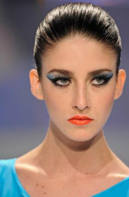 5 ideias de títulos:
1. A Jornada de Fernando Torquatto: Do Maquiador das Estrelas ao Embaixador Global.
2. Desvendando os Segredos de Beleza de Fernando Torquatto: Dicas e Tutoriais.
3. Fernando Torquatto: Mais que Maquiagem