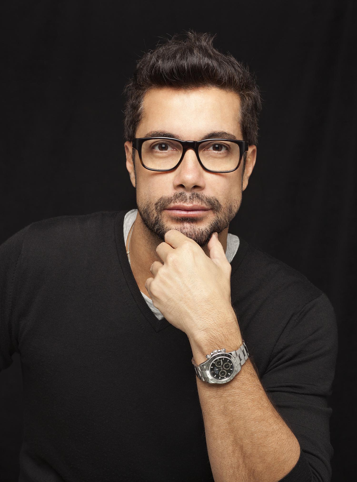 5 ideias de títulos:
1. A Jornada de Fernando Torquatto: Do Maquiador das Estrelas ao Embaixador Global.
2. Desvendando os Segredos de Beleza de Fernando Torquatto: Dicas e Tutoriais.
3. Fernando Torquatto: Mais que Maquiagem