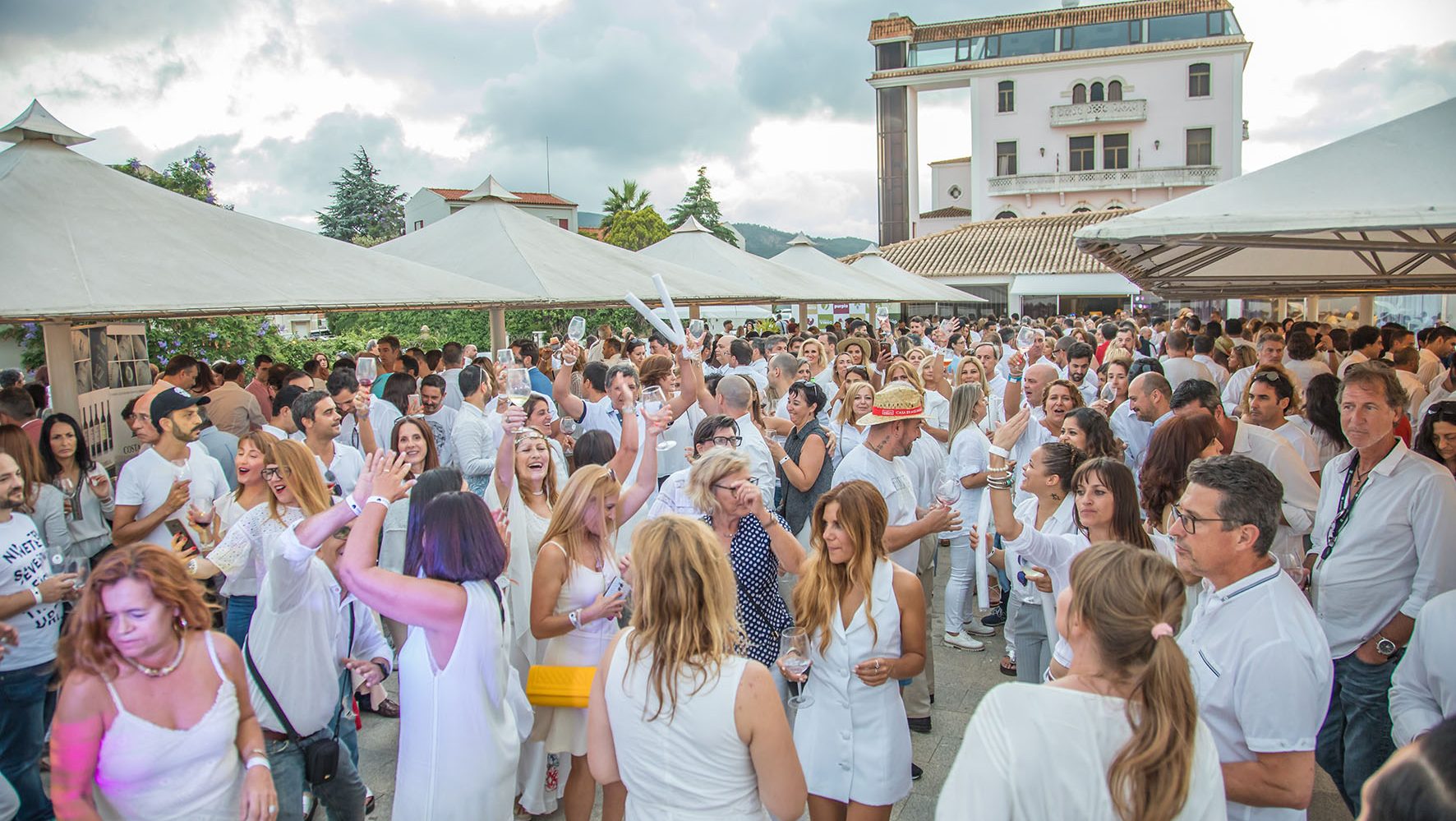 Decoração de Festa Branca: Ideias Criativas e Elegantes