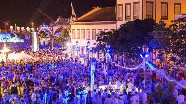 Os Melhores Looks para Arrasar em uma Festa Branca