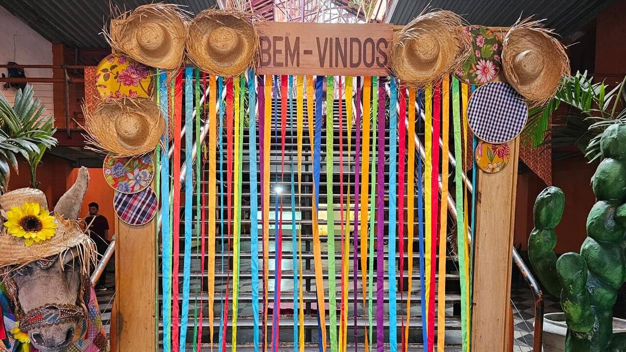 quanto custa a ornamentação de uma festa junina completa