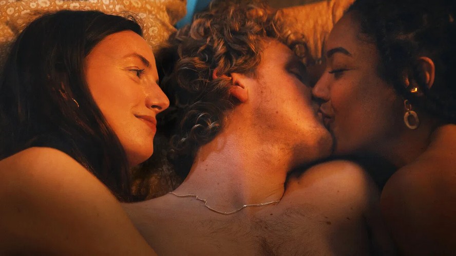 5 ideias de títulos:
1. Os 10 Filmes Mais Sensuais da Netflix que Você Precisa Ver
2. Cenas de Sexo Inesquecíveis no Cinema: Uma Análise Profunda
3. Filmes que Desafiam Limites: Explorando o Prazer e a Controvérsia
4. Guia Completo de Filmes Adultos: Do Erótico ao Provocativo
5. O Impacto do Sexo no Cinema: Como Filmes Abordam Temas Tabus