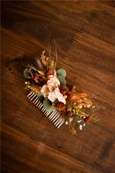 Penteados com Flores: 5 Ideias Elegantes para Cabelos Cacheados e Lisos